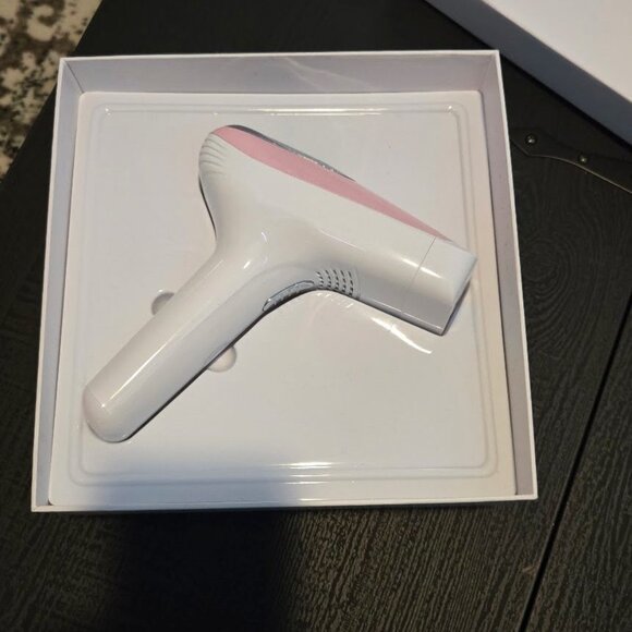 Never Used VEME IPL Permanent at Home Laser Hair Removal Device - Picture 4 of 11